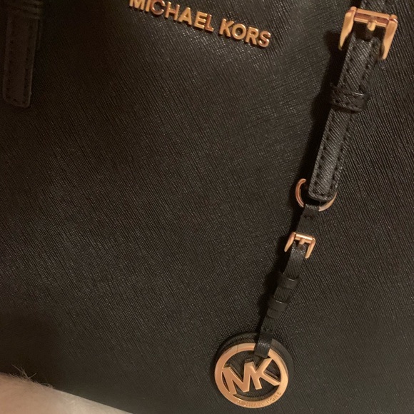 MICHAEL KORS Black Bag with Gold Hardware - Picture 3 of 6